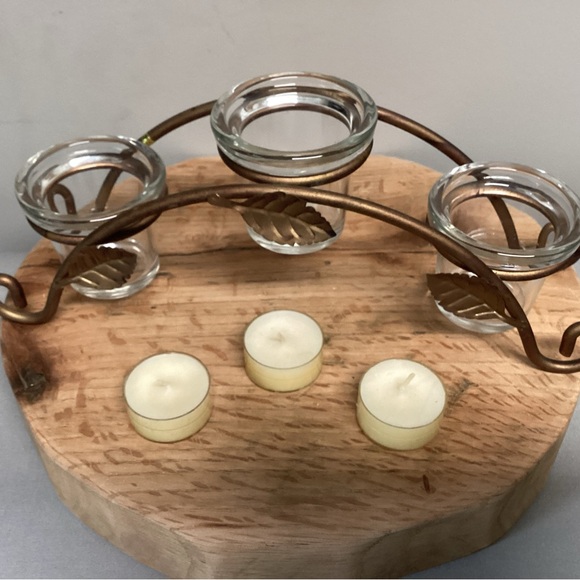 Solid Metal Crafted 3 Arch Votive Candle Holder - Floral Themed - Excellent - Picture 2 of 12